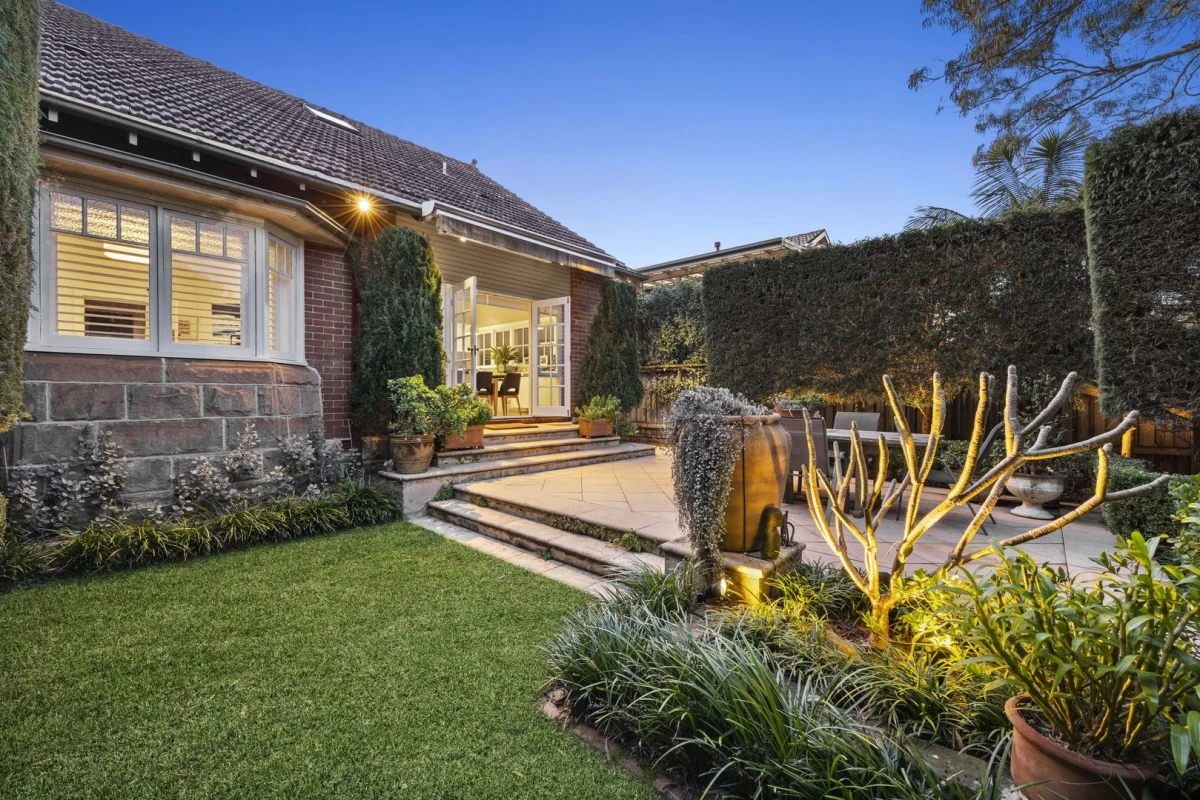 Lovely garden with a grassy area and a paved section for outdoor activities - 1/7 Lang Street, Mosman NSW 2088