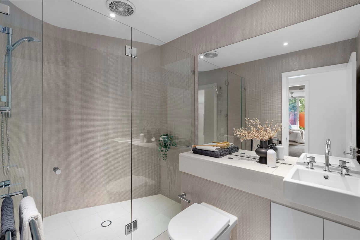 Modern bathroom with walk-in shower and large mirror - 1/70 Bradleys Head Road, Mosman, NSW 2088