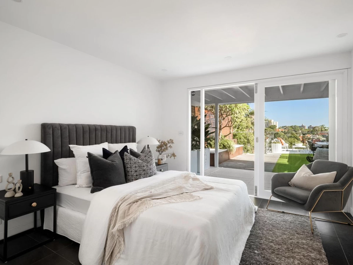 Comfortable bedroom with direct access to an outdoor area - 10 Holt Avenue, Mosman, NSW 2088