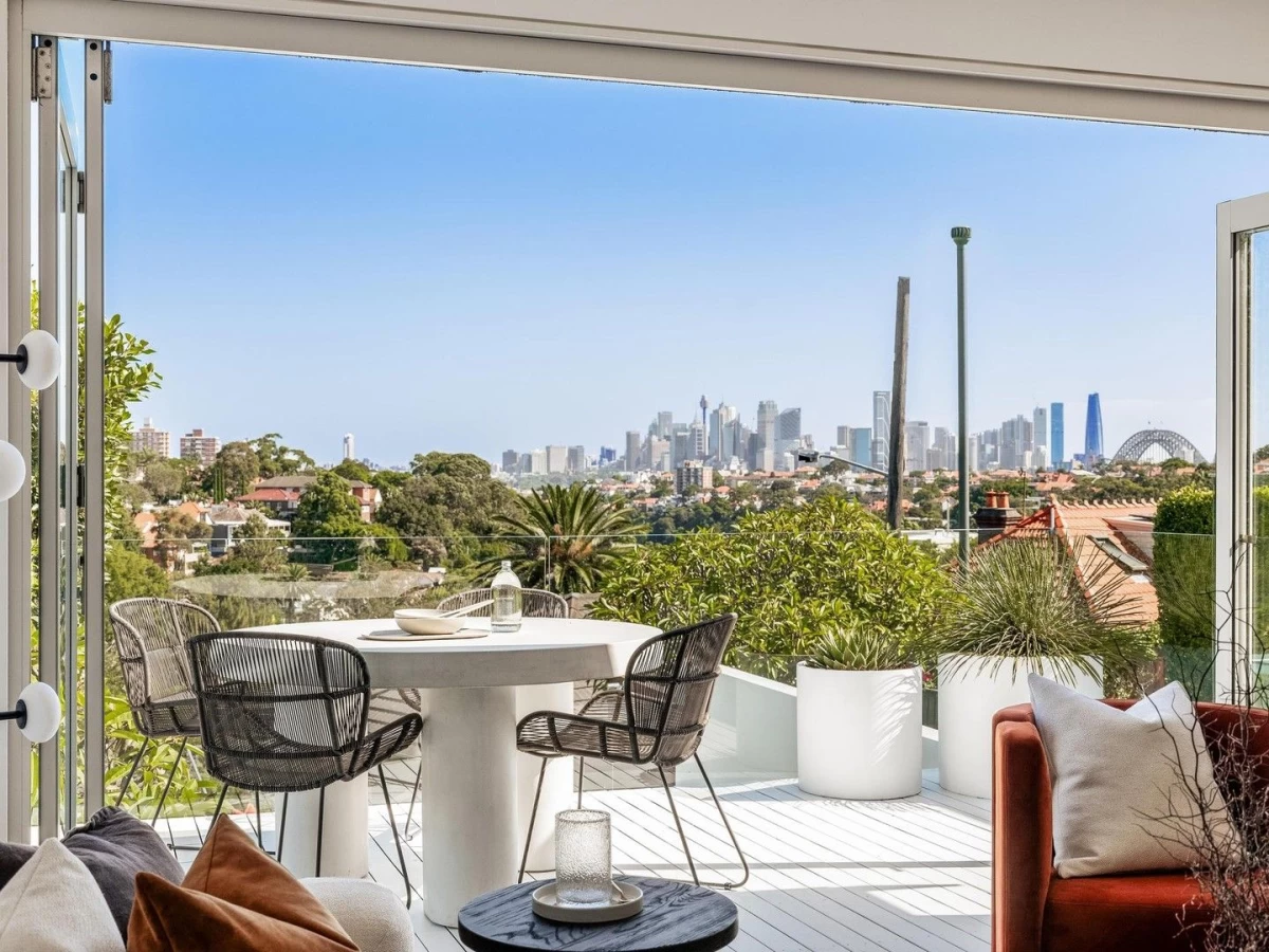 Balcony with a fantastic view of Sydney's skyline - 10 Holt Avenue, Mosman, NSW 2088