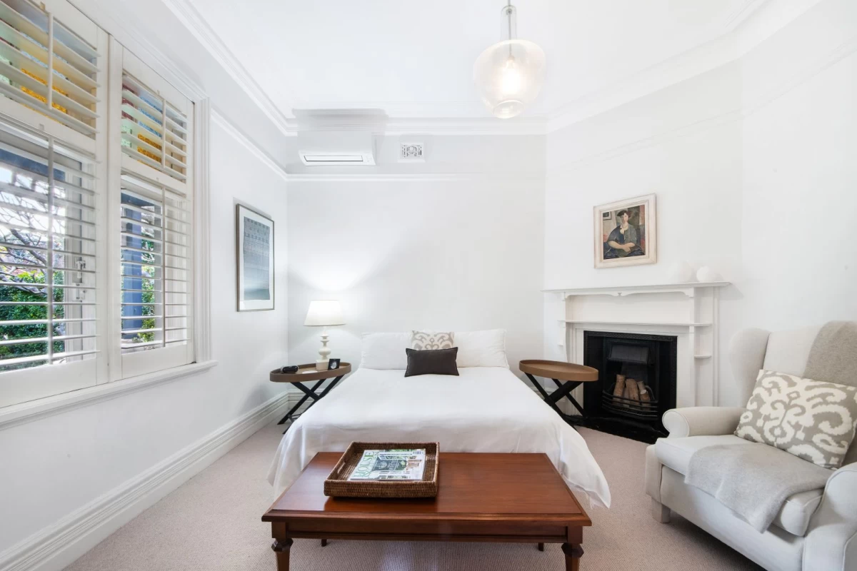 Bright bedroom with a decorative fireplace, spacious and relaxing. - 127 Avenue Road, Mosman, NSW 2088