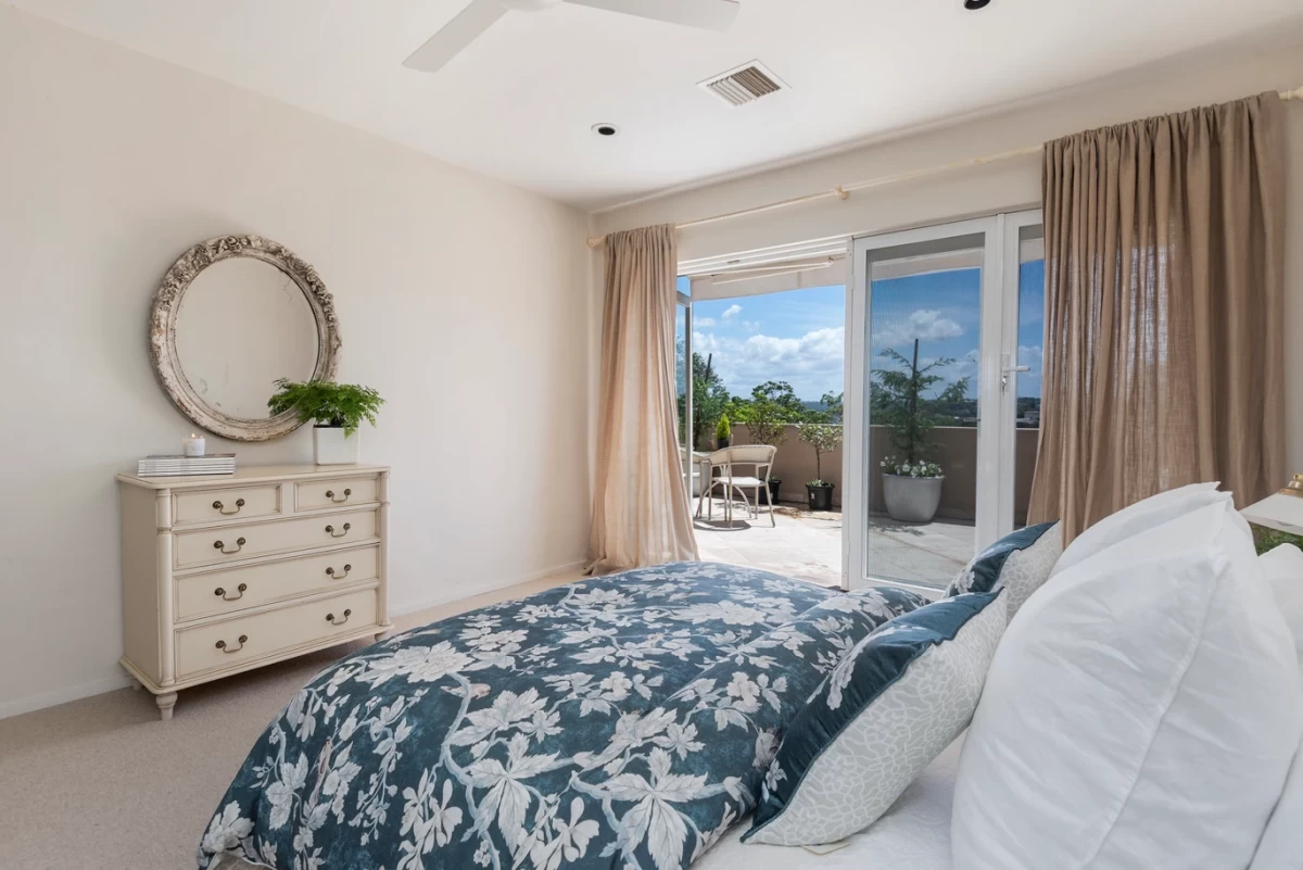 Cosy bedroom with access to an outdoor terrace - 25 Wyong Road, Mosman, NSW 2088