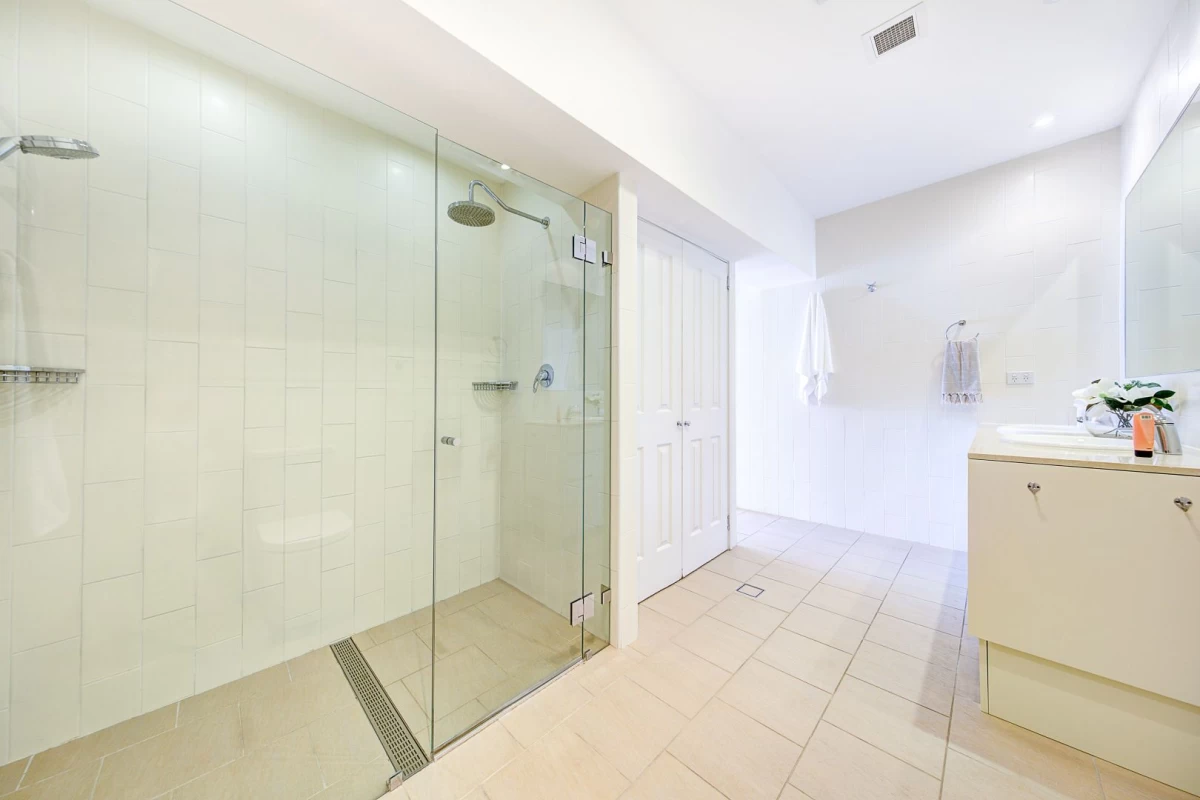 Spacious second bathroom with a large walk-in shower - 28 Upper Avenue Road, Mosman, NSW 2088