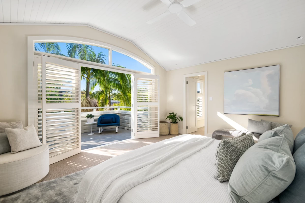 Bright bedroom with a balcony and nice view of palm trees - 30 Lower Almora Street, Mosman, NSW 2088