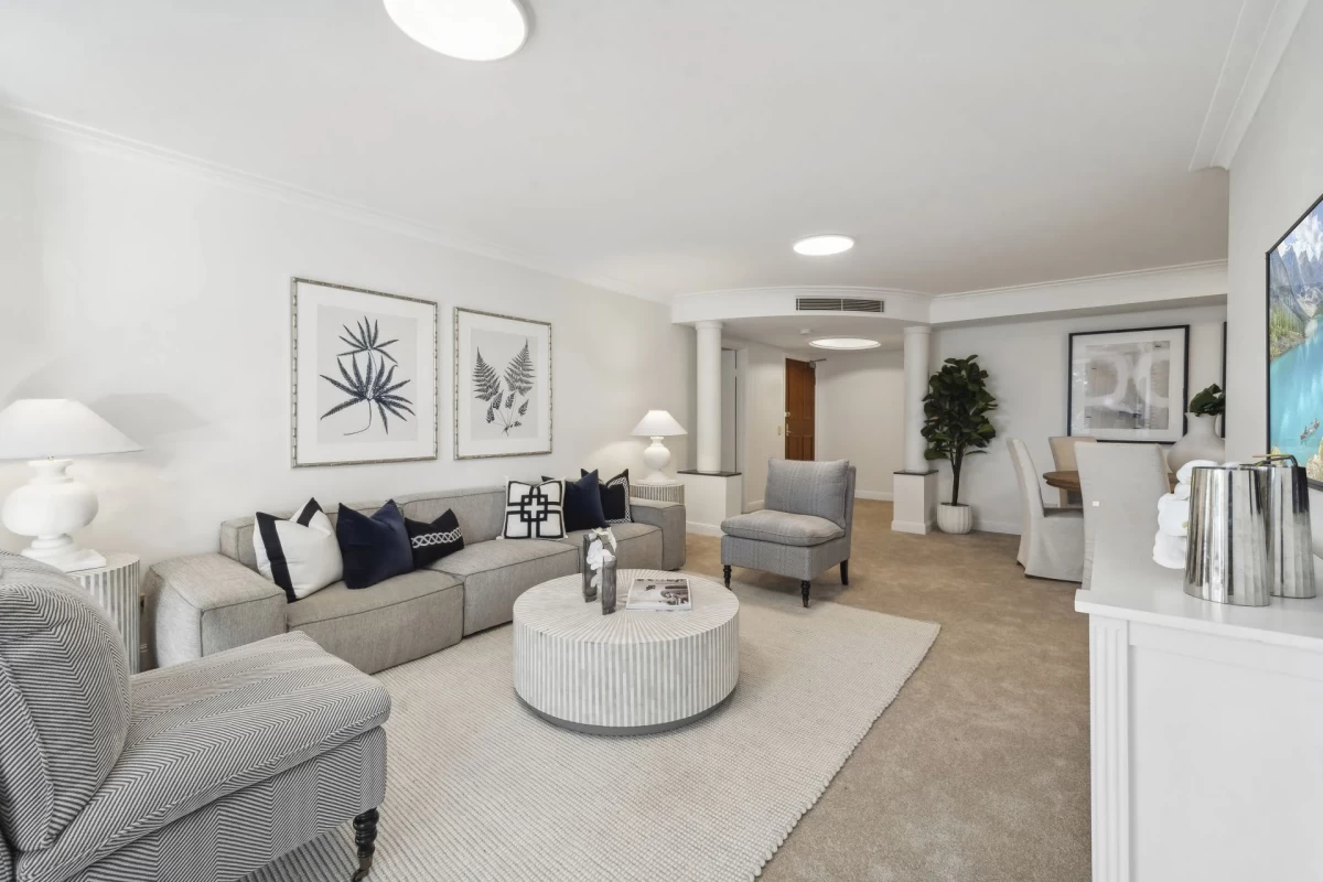 Spacious living room with connecting sliding doors to the balcony - 5/2A Brady Street, Mosman, NSW 2088