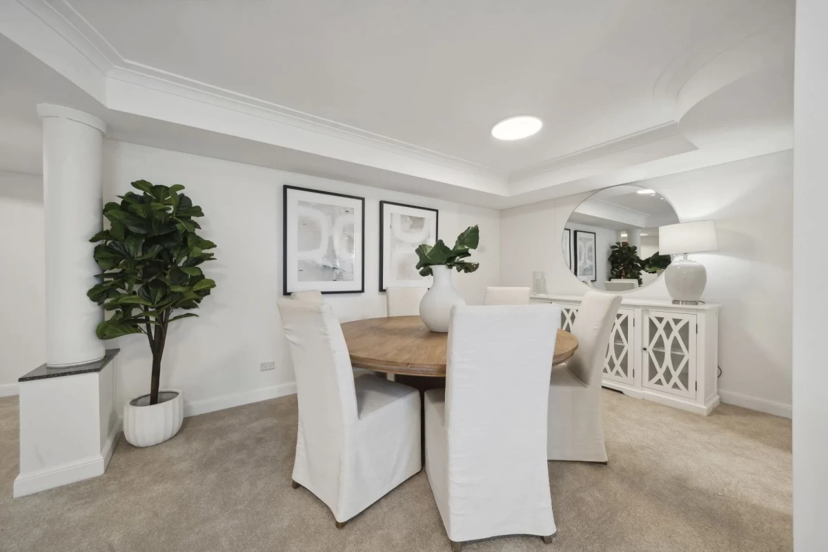 Cozy dining area with round table and nearby cabinetry - 5/2A Brady Street, Mosman, NSW 2088