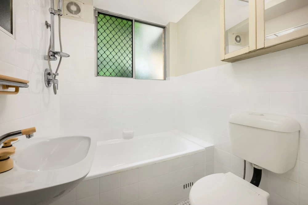 Clean and bright bathroom with a bathtub and shower combo - 5/404 Mowbray Road, Lane Cove, NSW 2066