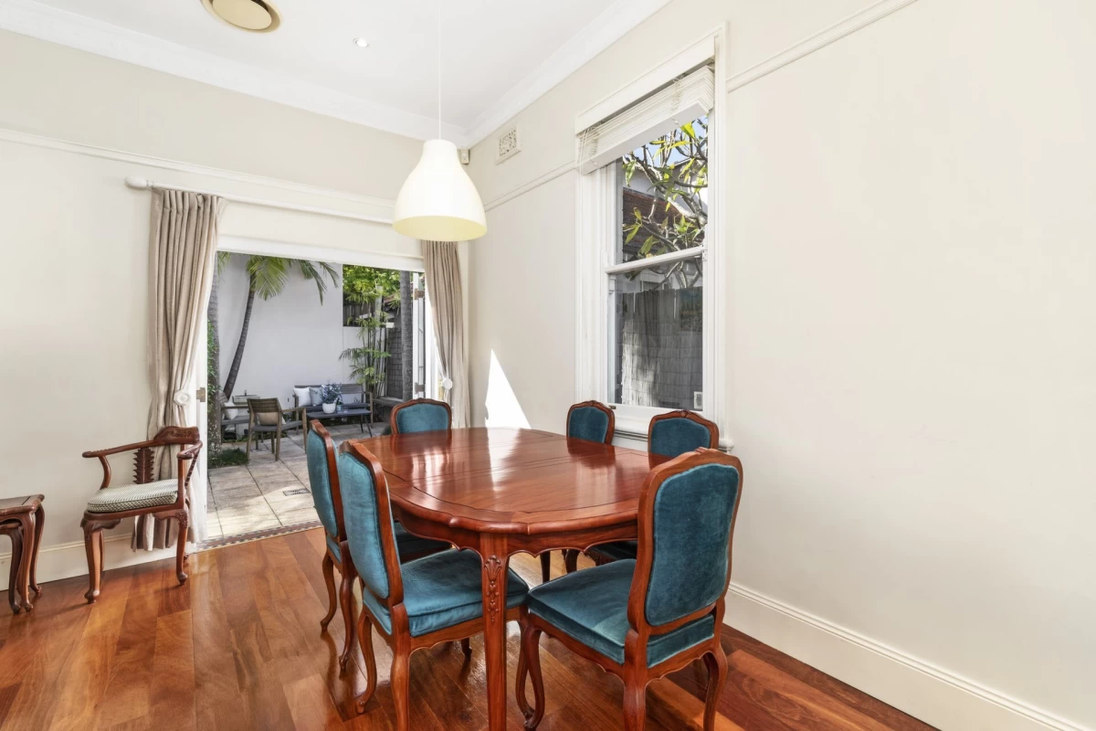 Bright dining room connected to outdoor patio - 7 Melrose Street, Mosman, NSW 2088