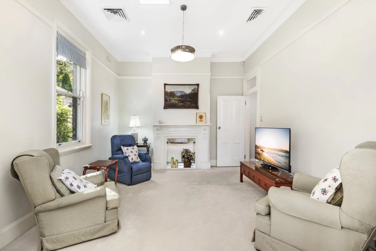 Bright, cosy living room with a fireplace and ample seating - 7 Melrose Street, Mosman, NSW 2088