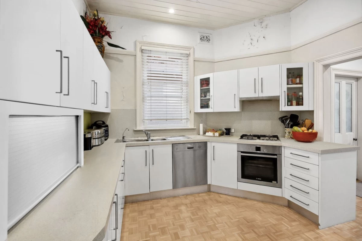 U-shaped kitchen with lots of storage and a gas stove - 98 Raglan Street, Mosman, NSW 2088